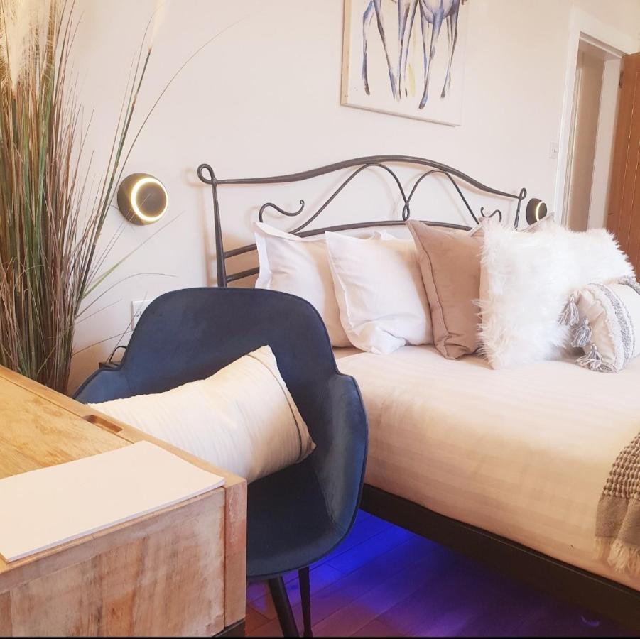 The New Blue Horse Suite At The Grumpy Schnauzer B&B Luxury Private Indoor Hot Tub Breakfast In Bed Ердрі Екстер'єр фото