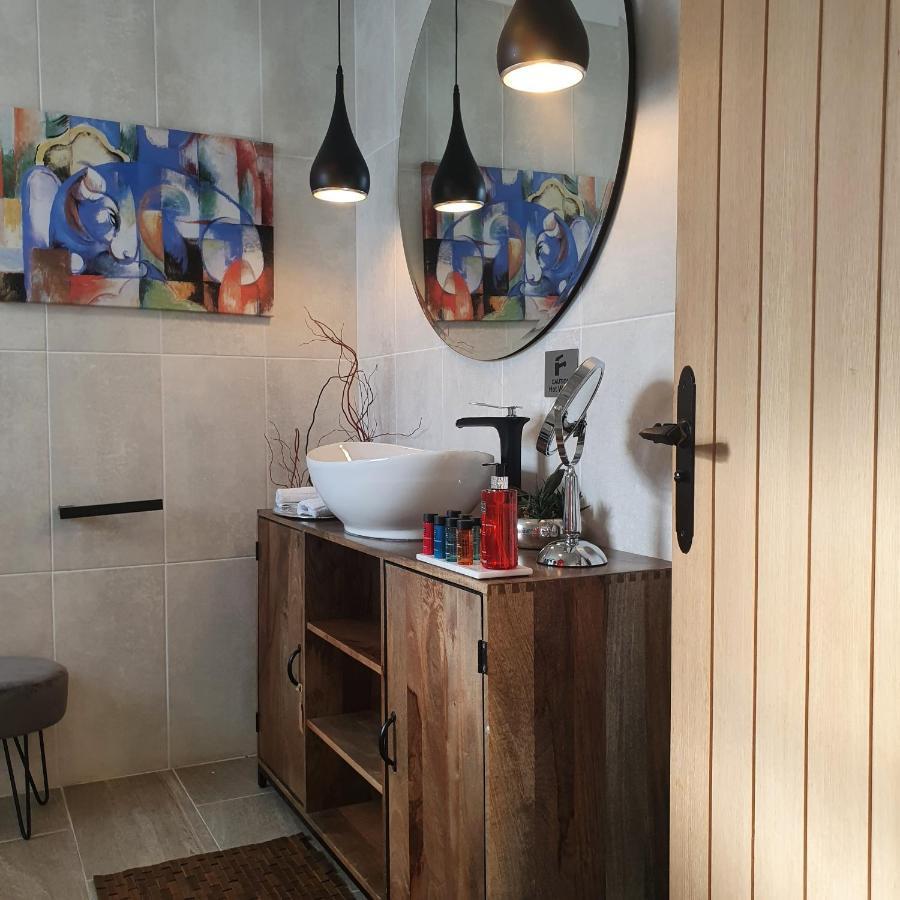 The New Blue Horse Suite At The Grumpy Schnauzer B&B Luxury Private Indoor Hot Tub Breakfast In Bed Ердрі Екстер'єр фото