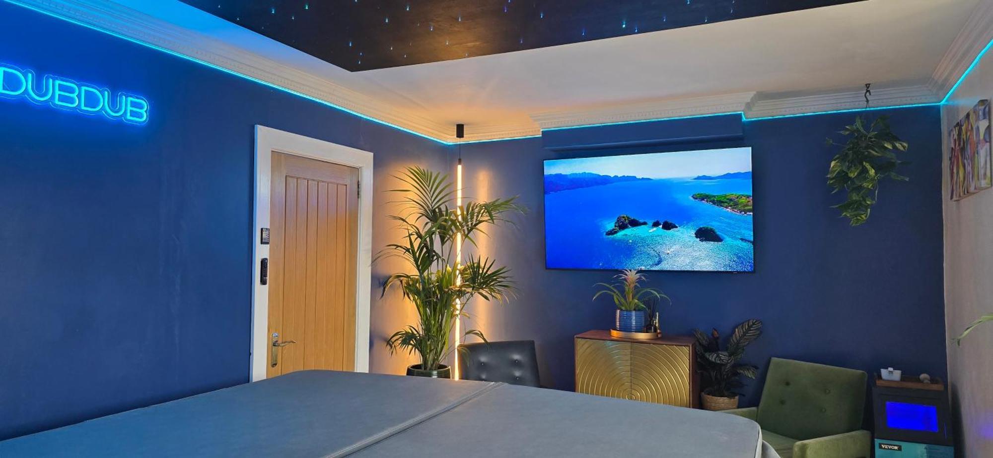 The New Blue Horse Suite At The Grumpy Schnauzer B&B Luxury Private Indoor Hot Tub Breakfast In Bed Ердрі Екстер'єр фото