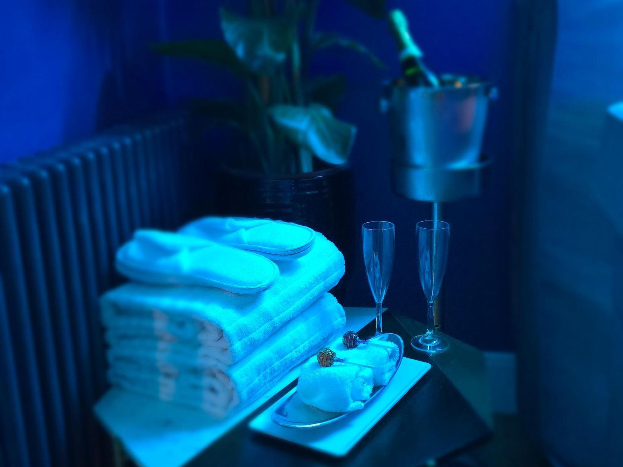 The New Blue Horse Suite At The Grumpy Schnauzer B&B Luxury Private Indoor Hot Tub Breakfast In Bed Ердрі Екстер'єр фото
