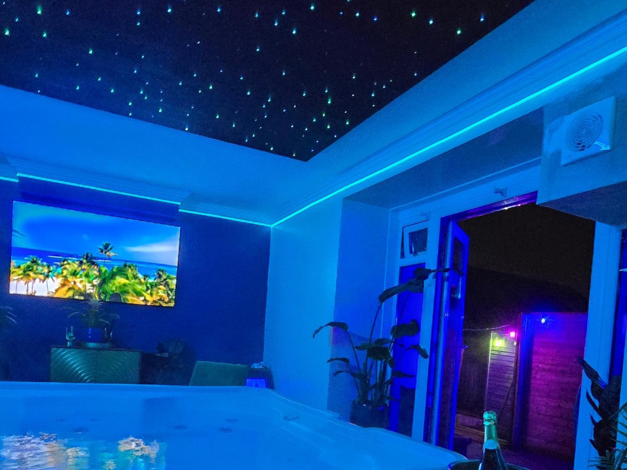 The New Blue Horse Suite At The Grumpy Schnauzer B&B Luxury Private Indoor Hot Tub Breakfast In Bed Ердрі Екстер'єр фото